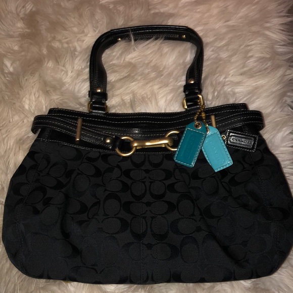 Coach Handbags - 🌸Authentic coach bag(Older style)👜